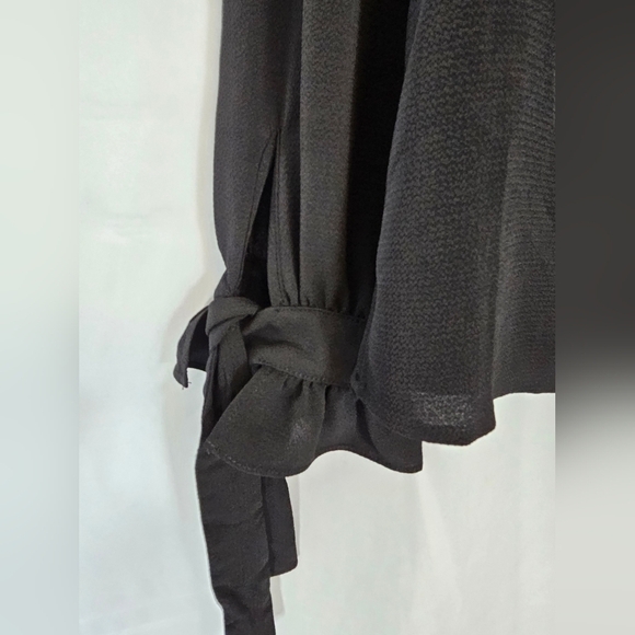 CECE size XS black V-neck long-sleeved tie blouse NWT - Picture 7 of 8